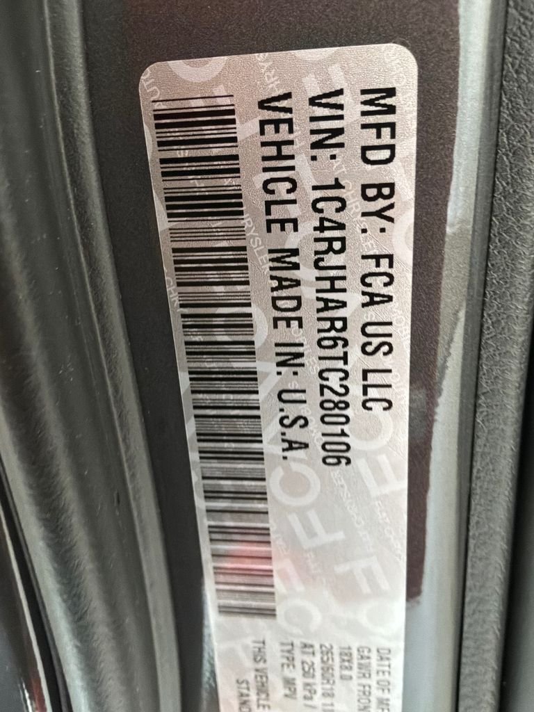 New 2026 Baltic Gray Metallic Clear-Coat Exterior Paint Jeep Altitude image 29