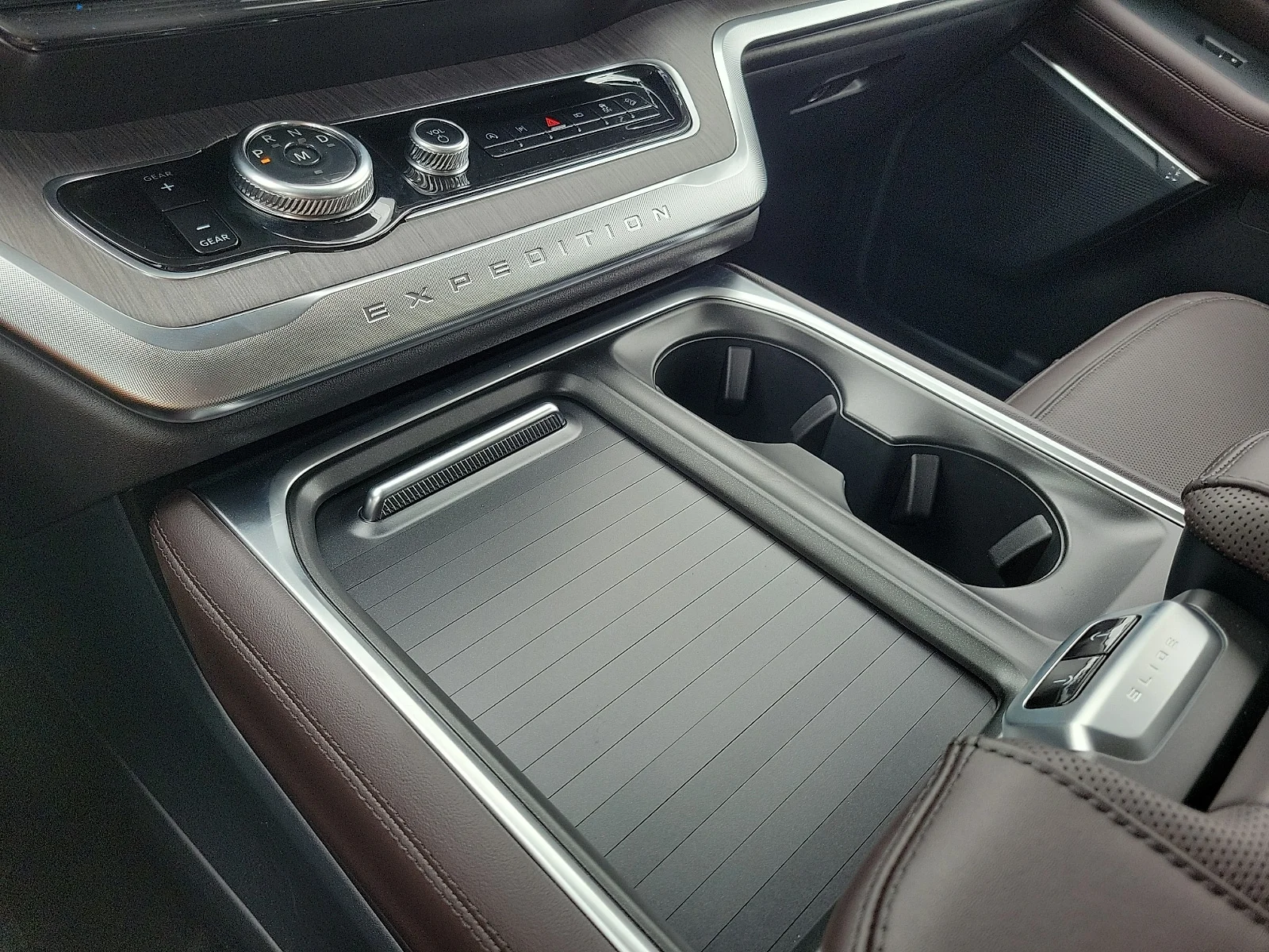 New 2026 Star White Metallic Tri-Coat Ford Platinum&reg; image 18