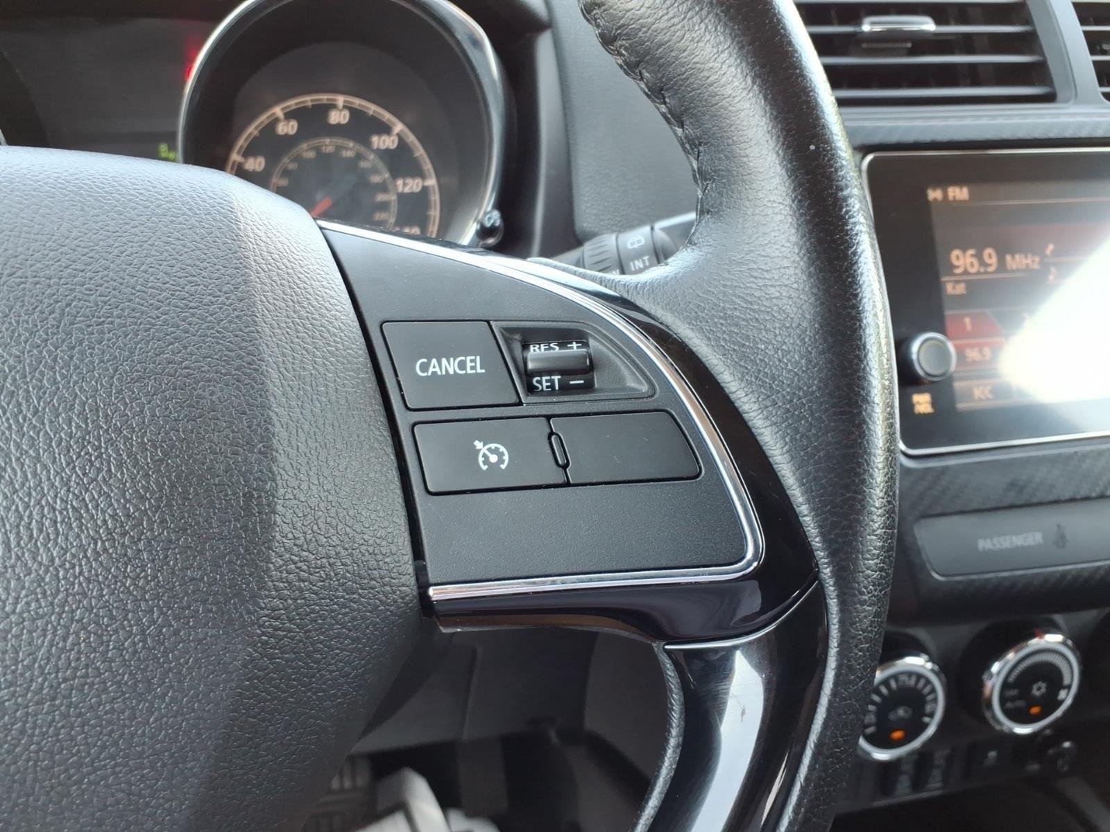 Used 2019 Octane Blue Metallic Mitsubishi SE 2.0 image 27