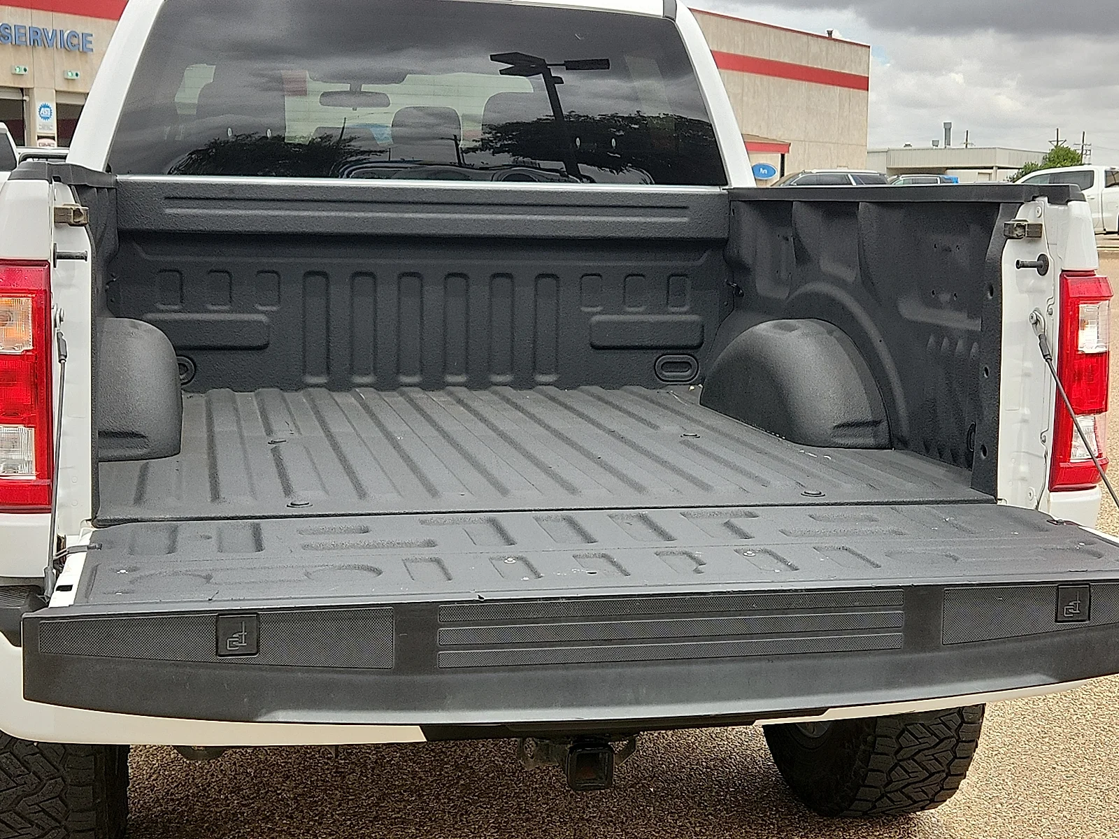 Used 2023 Oxford White Ford XL image 9