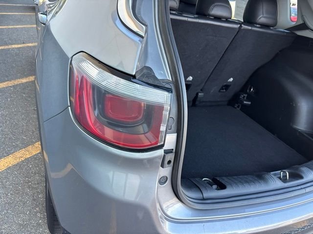 Used 2018 Silver Jeep Limited image 10