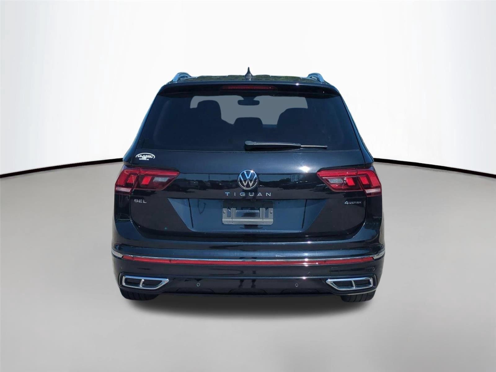 Used 2023  Volkswagen SEL R-Line image 4