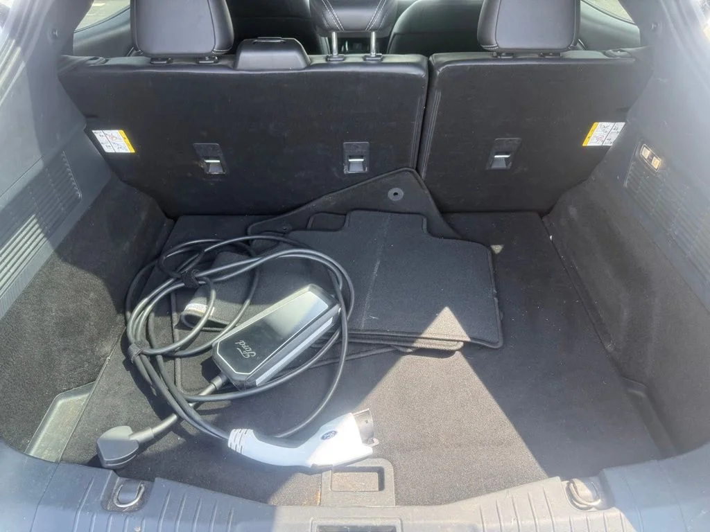 Used 2022 White Metallic Ford Select image 43