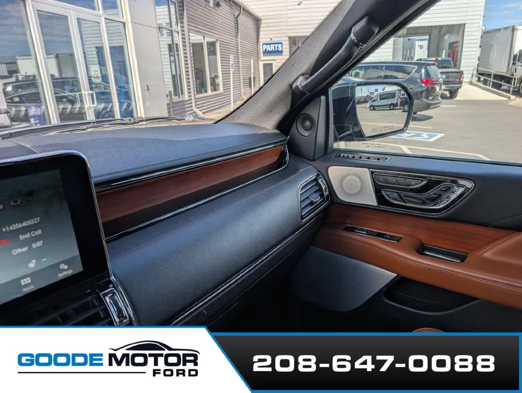 Used 2019  Lincoln Reserve image 12