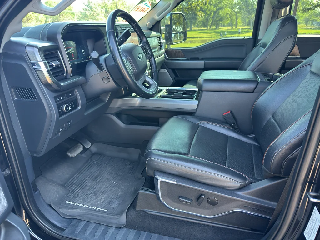 Used 2023 Agate Black Metallic Ford LARIAT image 23