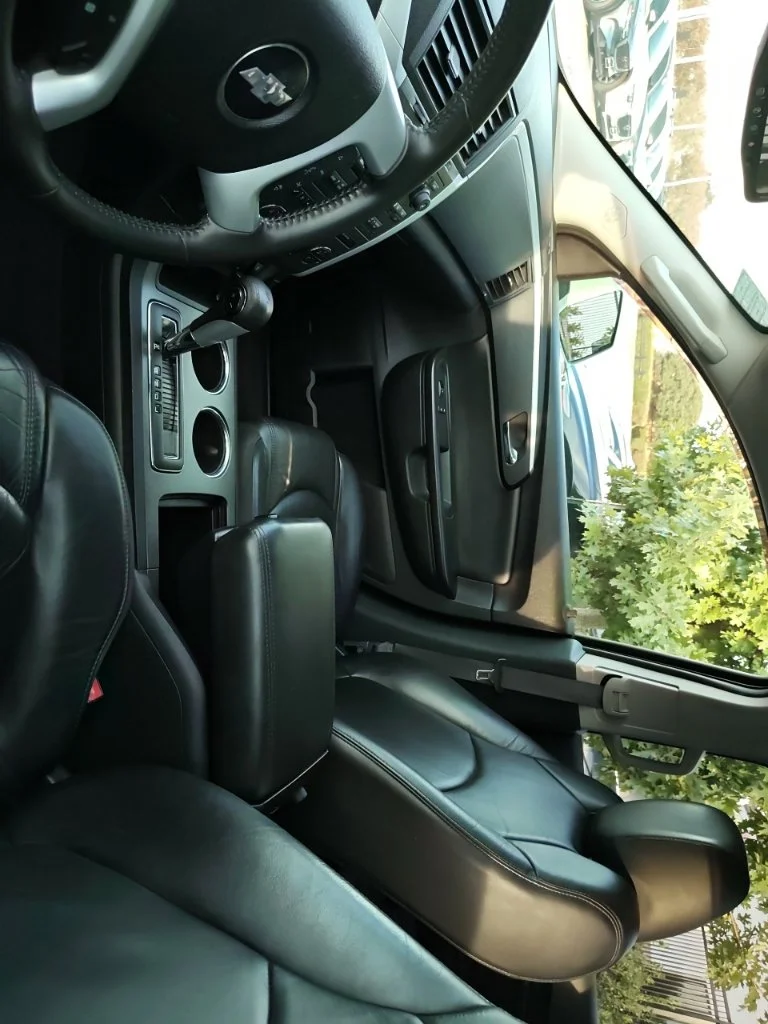 Used 2010 Silver Chevrolet 2LT image 5