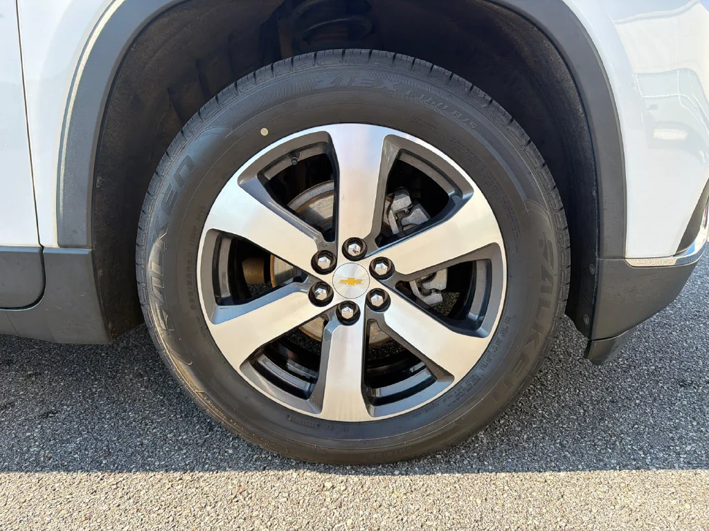 Used 2018 White Chevrolet 3LT image 12