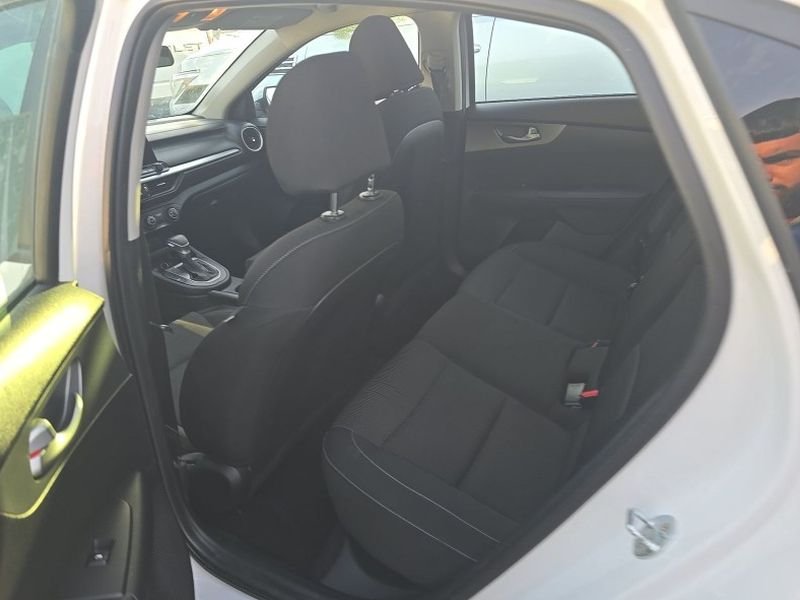 Used 2021 White Kia LXS image 12