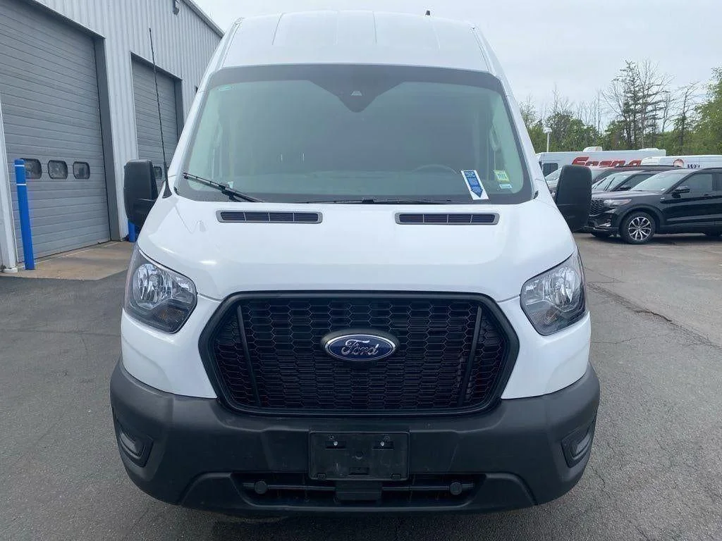 Used 2025 Oxford White Ford Base image 22