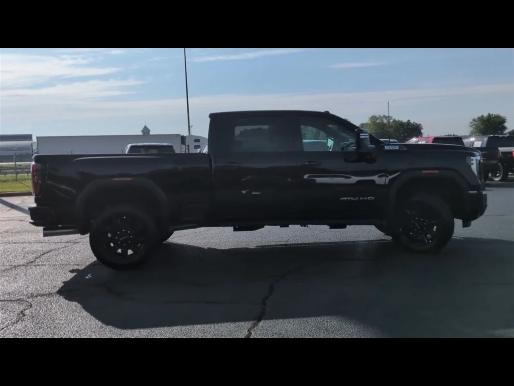 Used 2026 Onyx Black GMC AT4 image 9