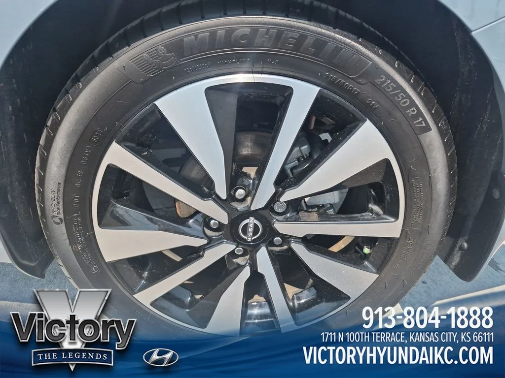 Used 2025 Gray Nissan SV image 28
