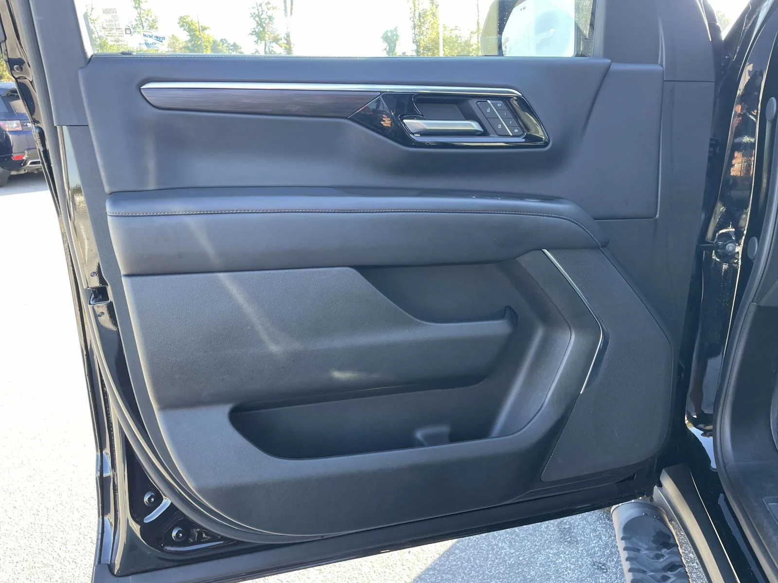 Used 2025 Black Chevrolet Z71 image 6