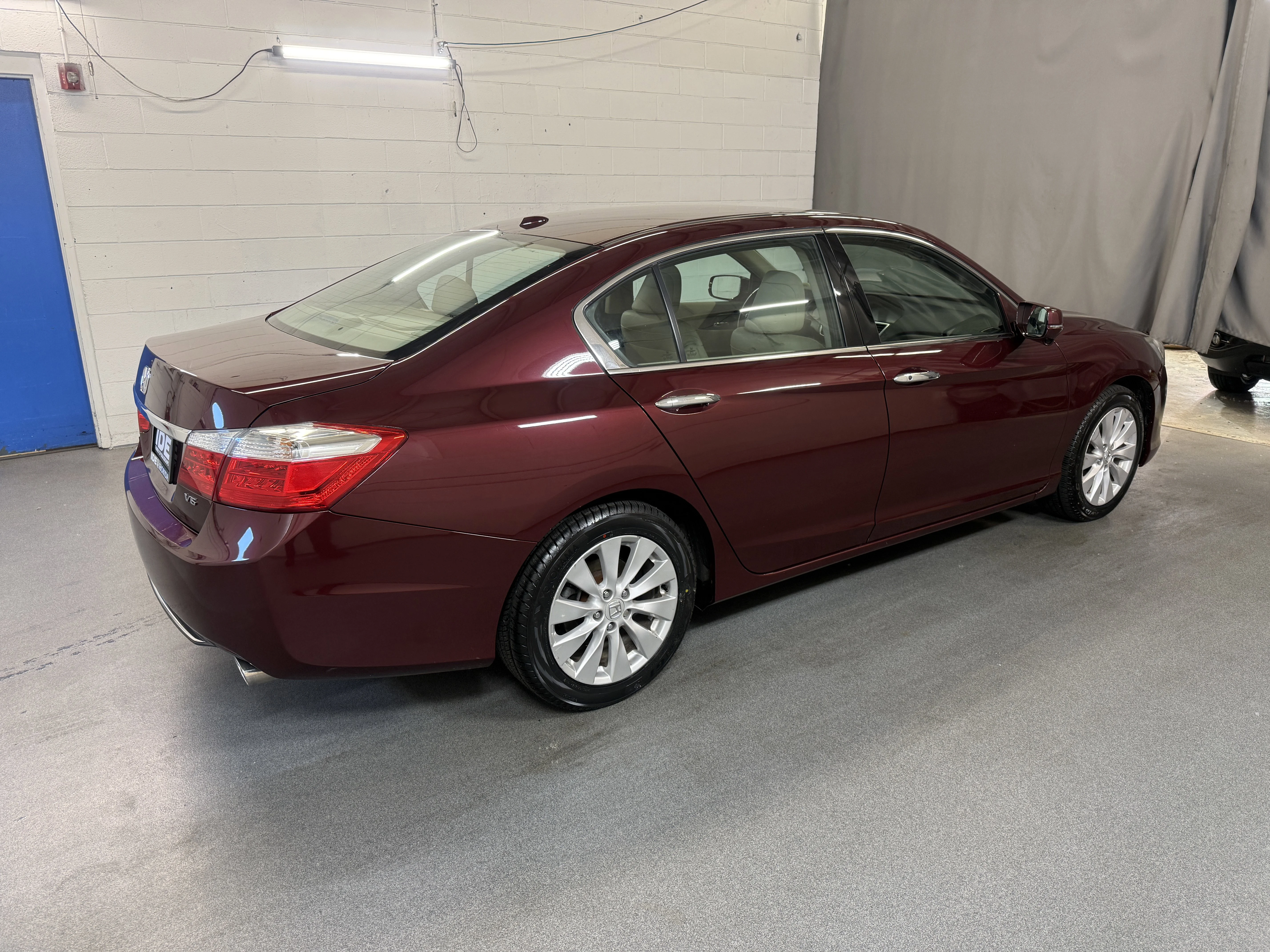 Used 2015 Basque Red Pearl II Honda EX-L image 9