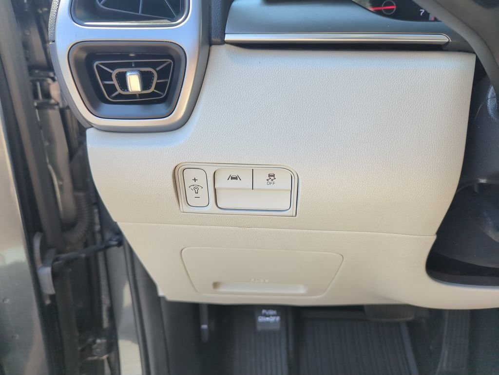 Used 2021 Gray Kia S image 18