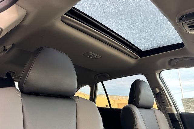 Used 2025 White Subaru Onyx Edition image 20