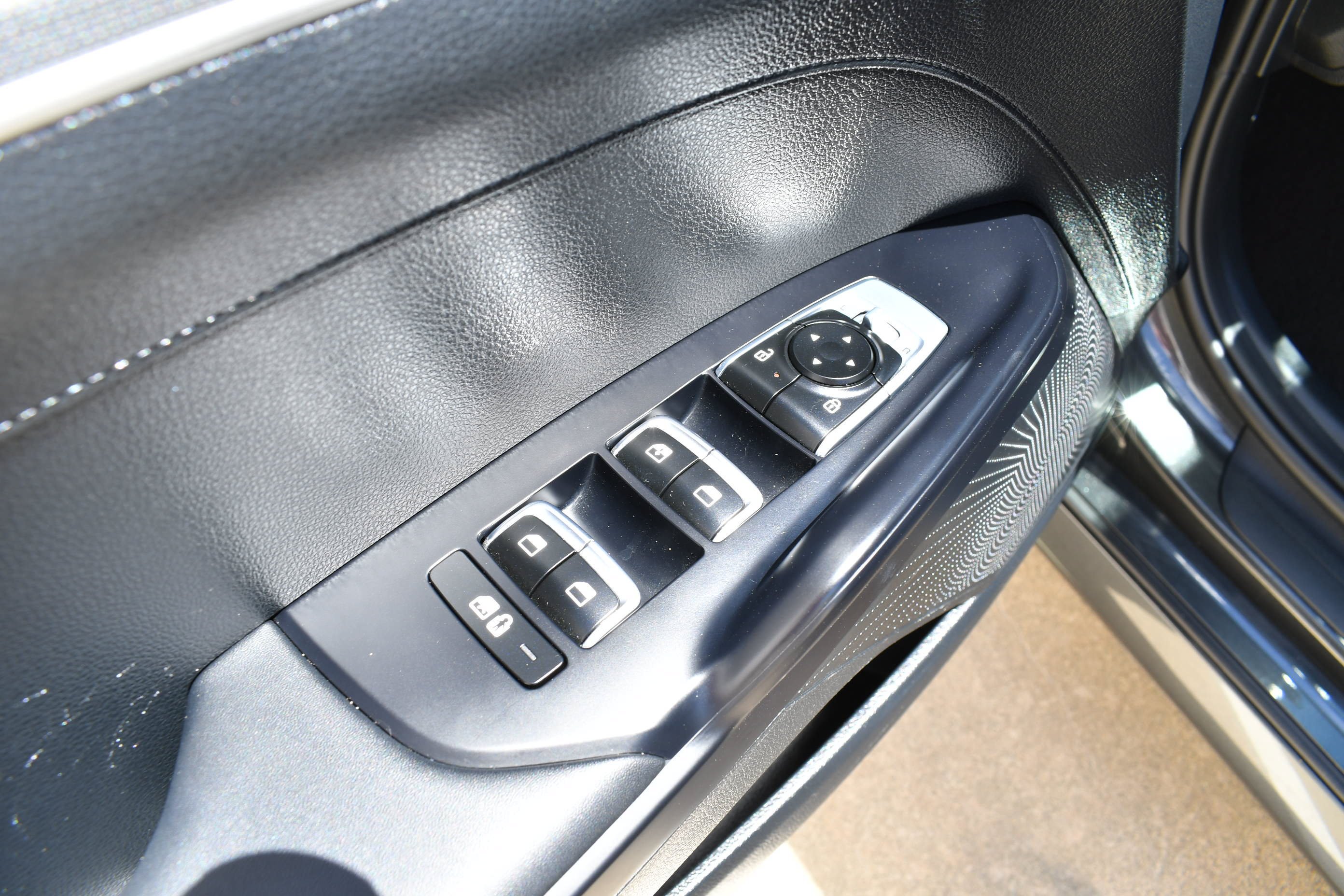 2025 Kia K5 LXS - Photo 12