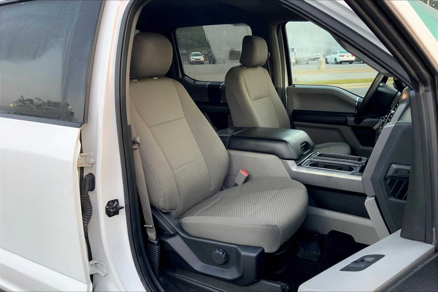 Used 2016 Oxford White Ford XLT image 9