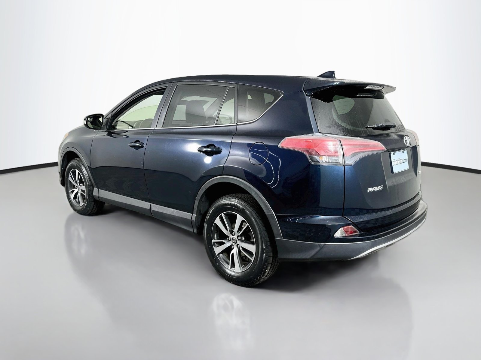 Used 2018 Galactic Aqua Mica Toyota XLE image 5