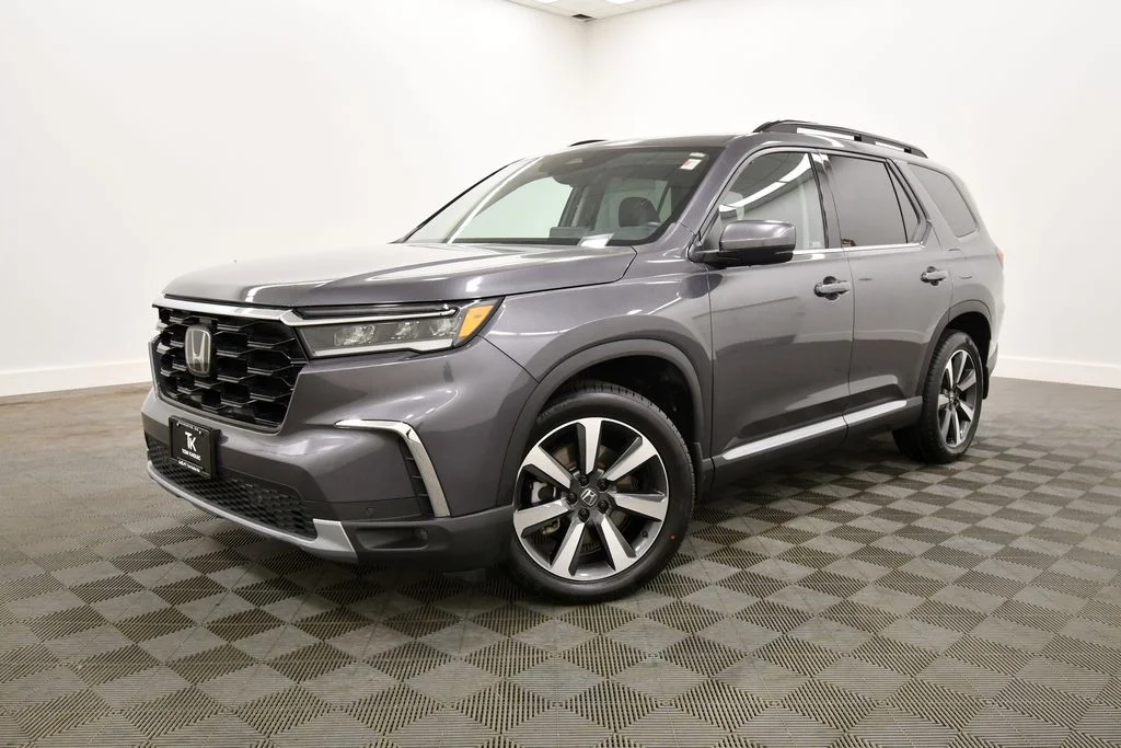 Used 2023 Honda Pilot Touring with VIN 5FNYG1H71PB033526 for sale in Rochester, Minnesota