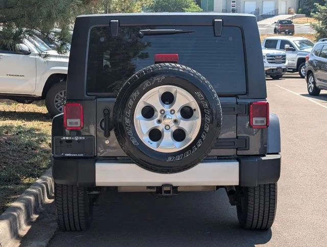 Used 2014 Crystal Metallic Jeep Unlimited Sahara image 4