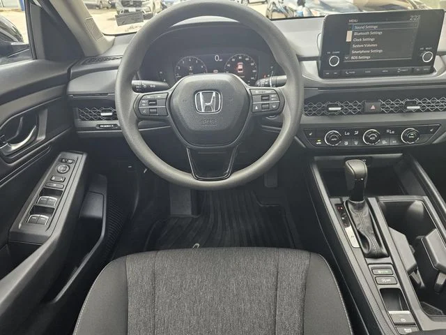 Used 2025  Honda SE image 18