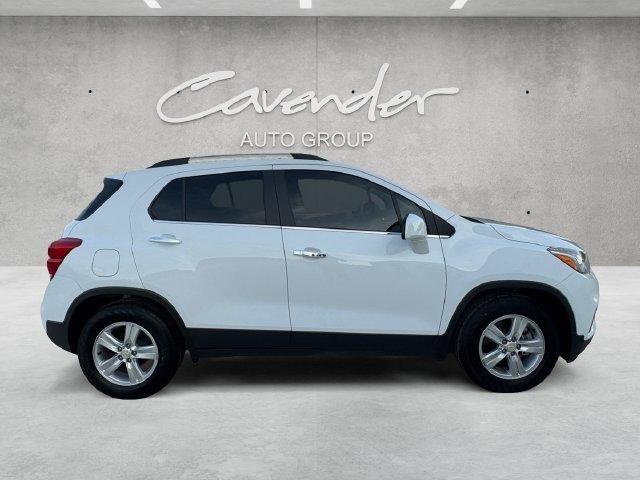 Used 2020 SUMMIT WHITE Chevrolet LT image 17