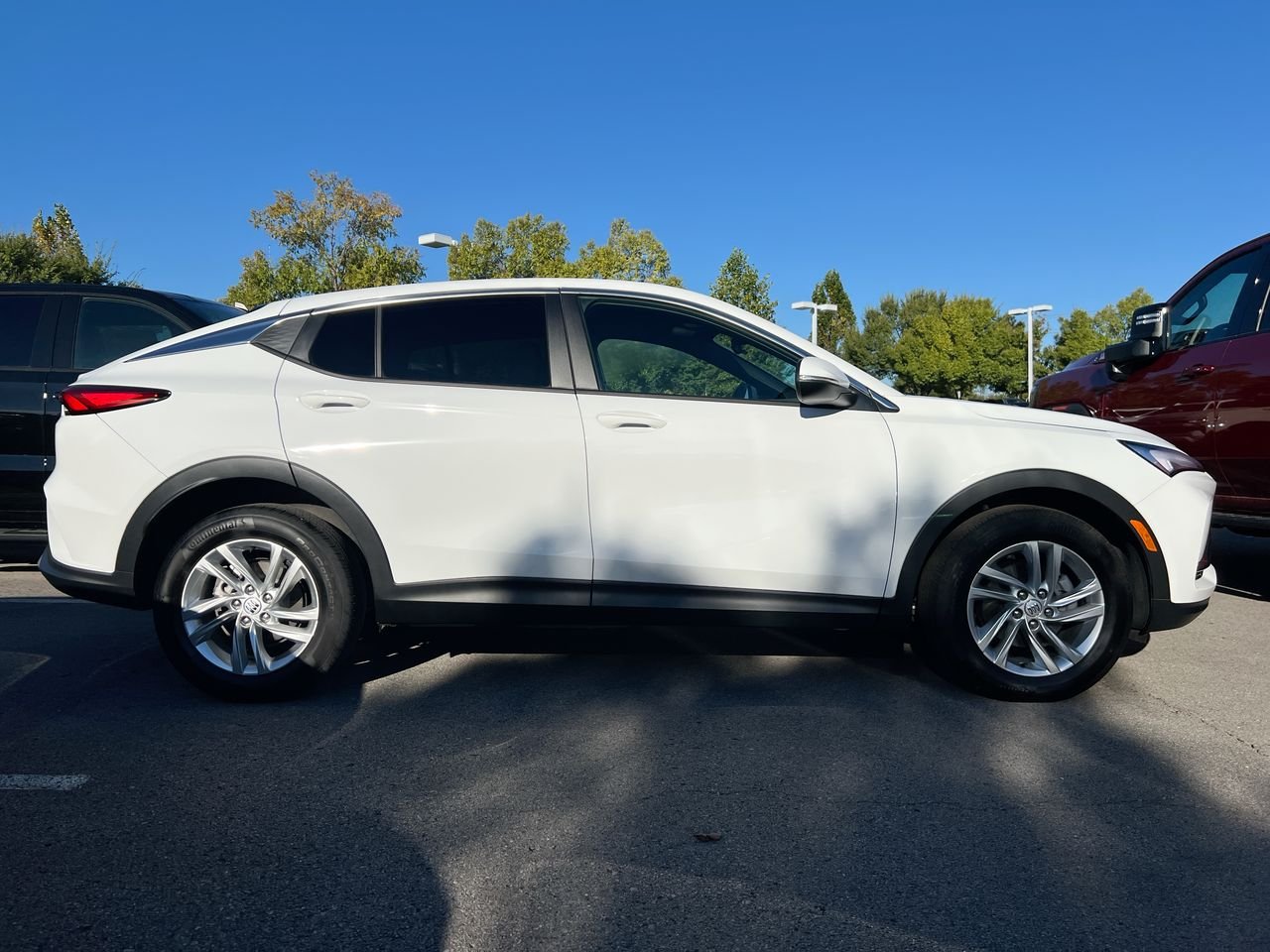 Used 2025 Summit White Buick Preferred image 7