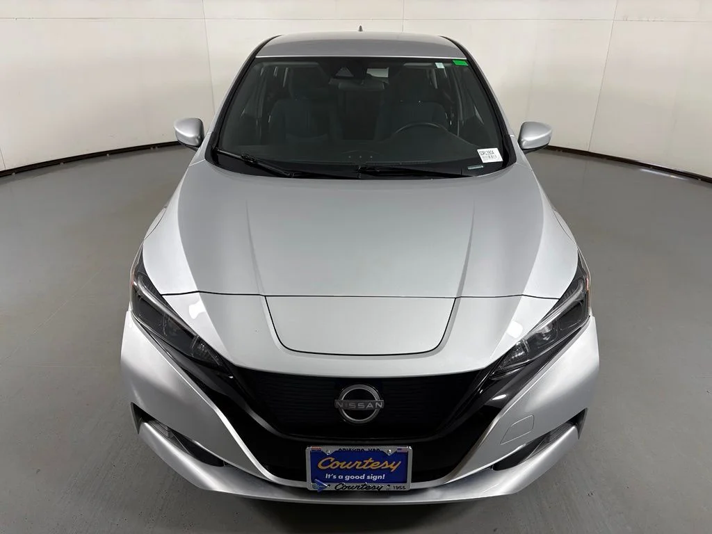 Used 2025 Silver Nissan S image 3