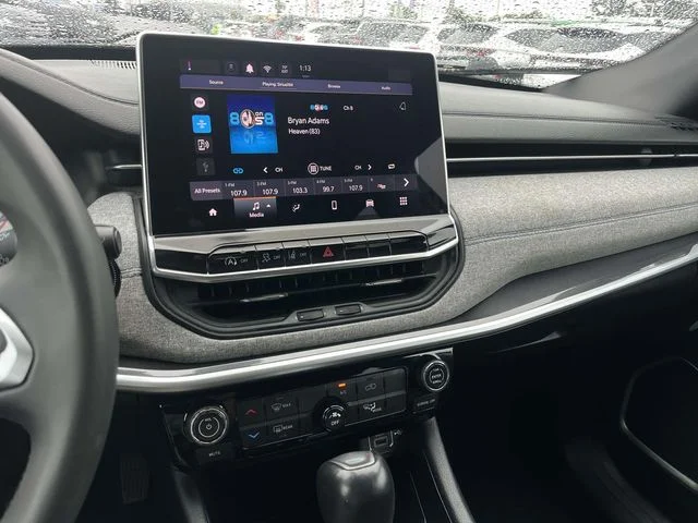 Used 2024 Silver Zynith Jeep Latitude image 25