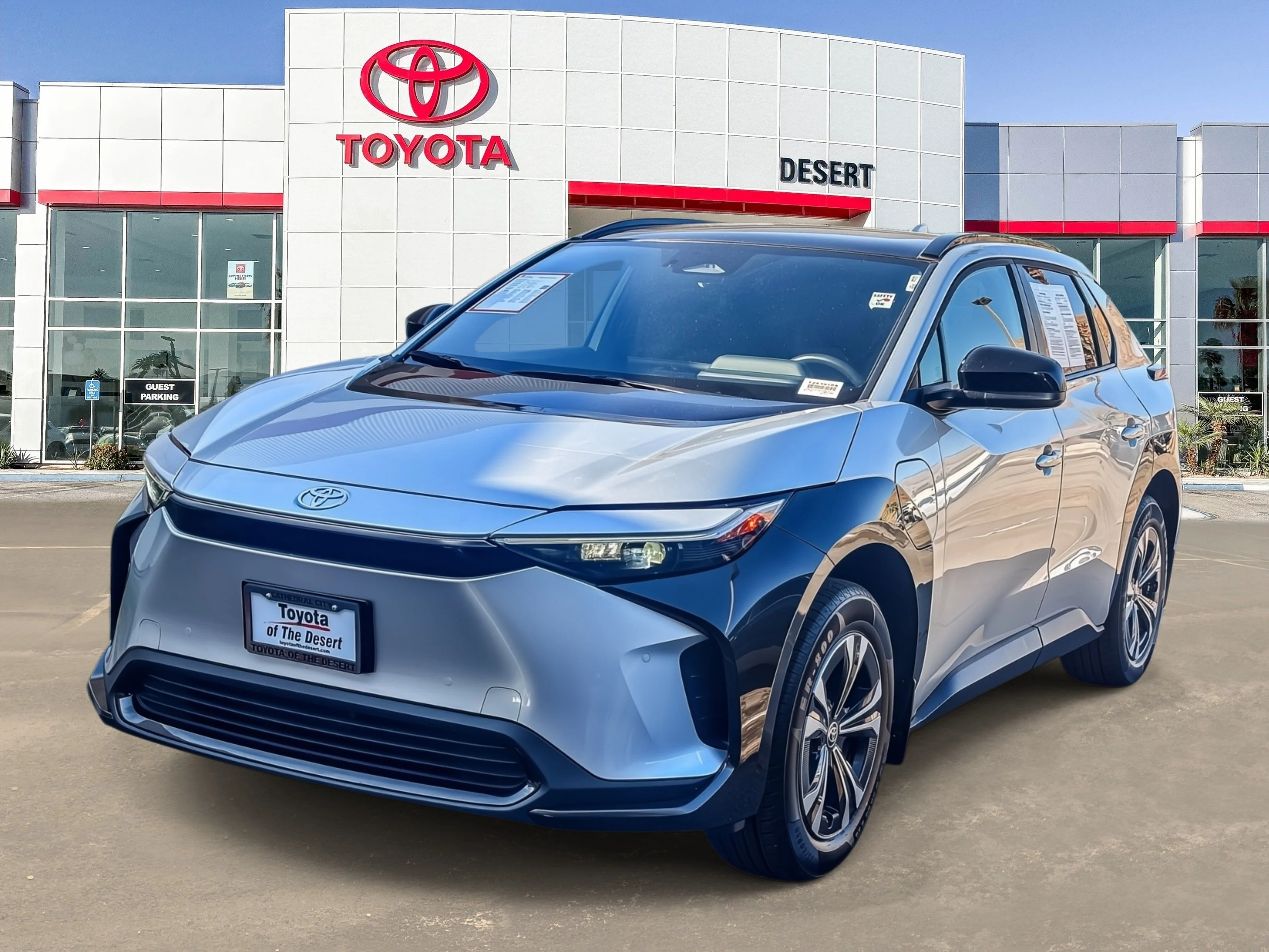 Certified Used 2025 Elemental Silver Metallic Toyota XLE image 3