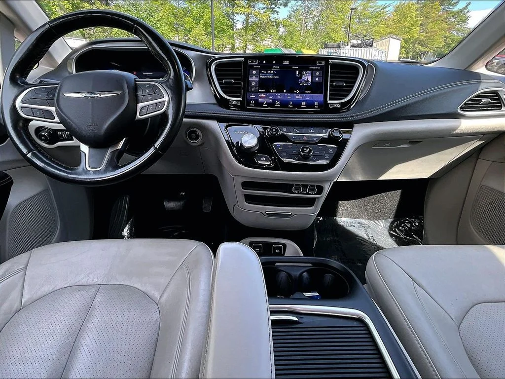 Used 2021 Bright White Clearcoat Chrysler Touring L image 22