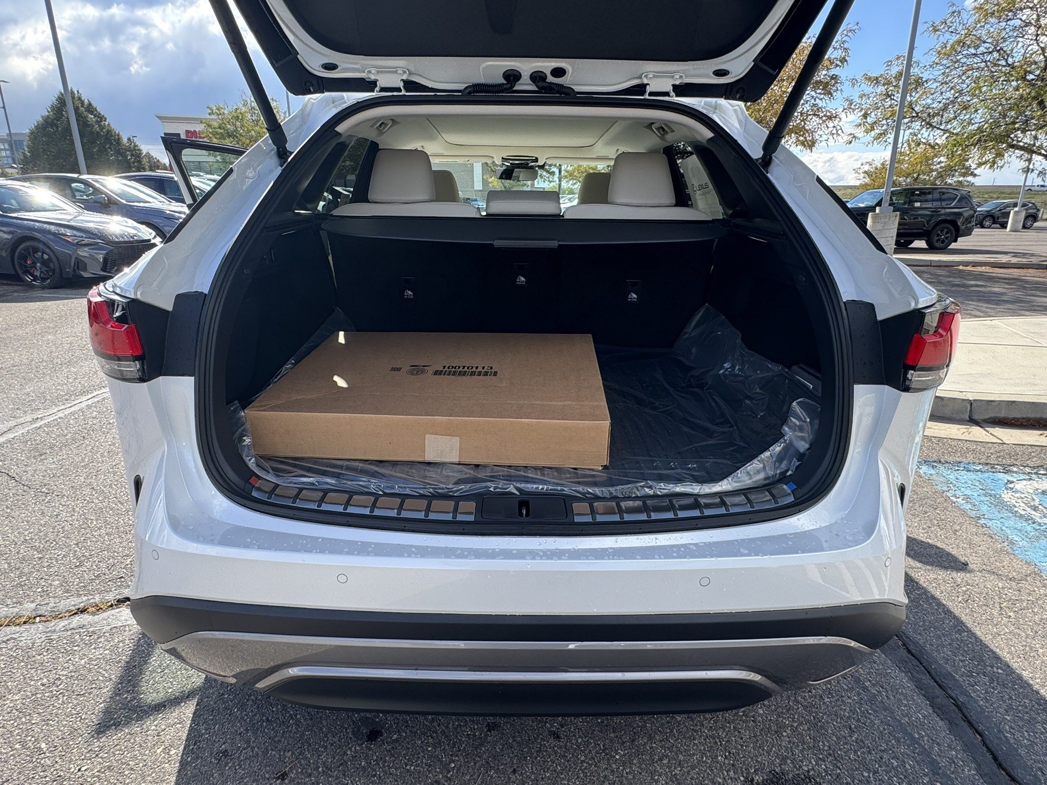 New 2026 Eminent White Pearl Lexus PREMIUM PLUS image 18