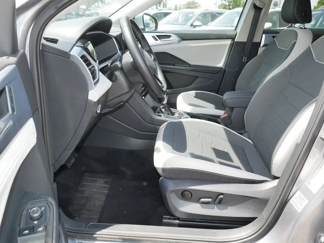 Certified Used 2025 Silver Volkswagen 1.5T SE image 13