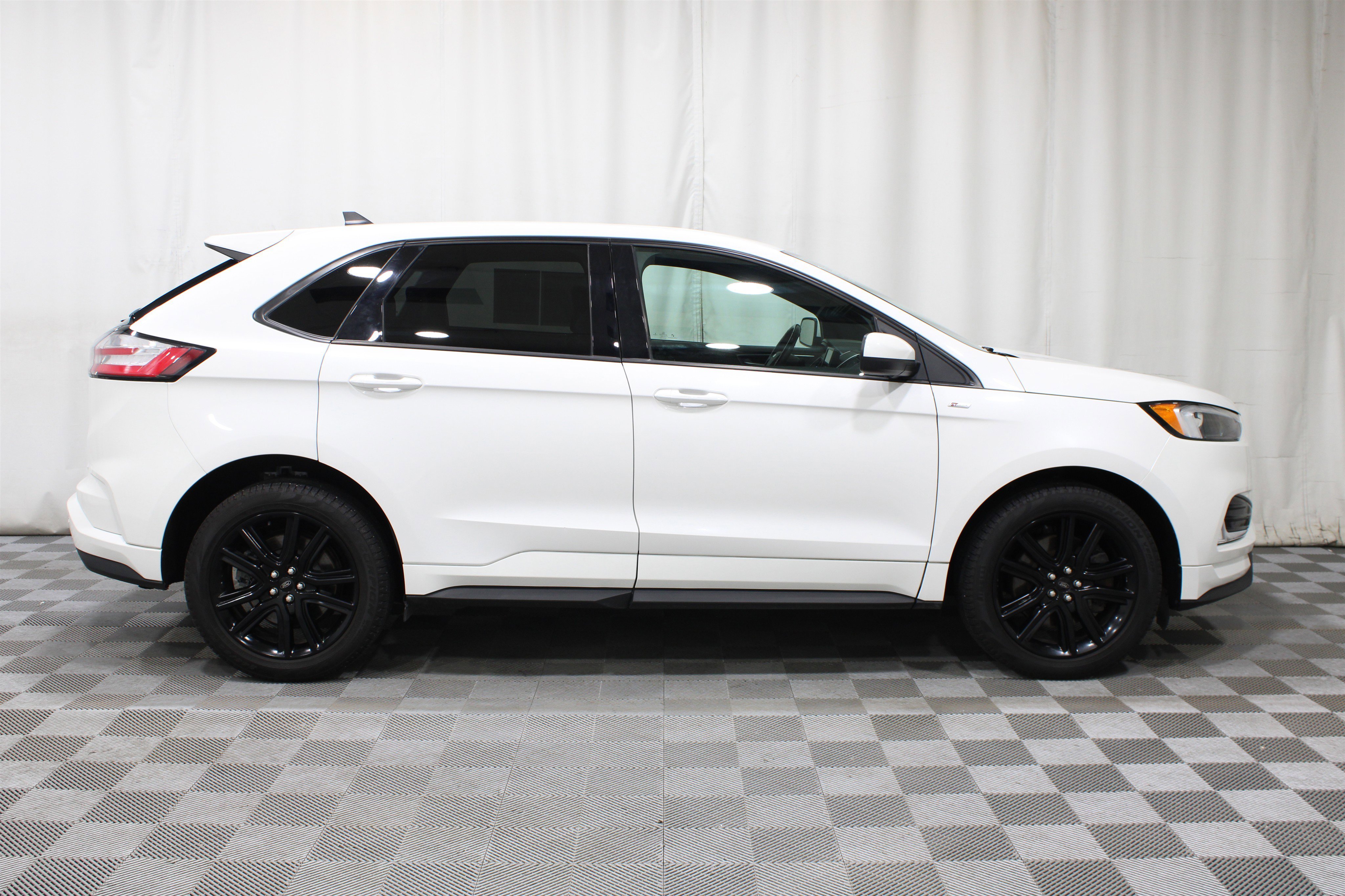 Used 2022 Star White Metallic Tri-Coat Ford ST-Line All-Wheel Drive image 32