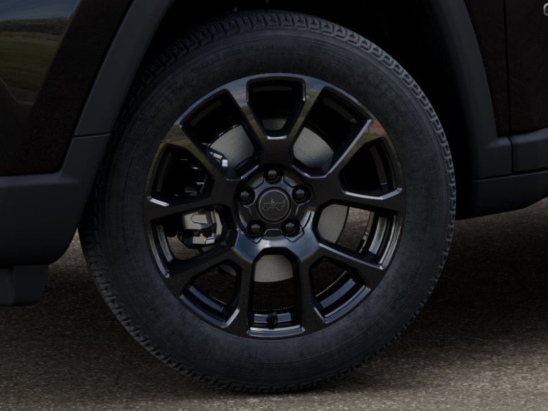 New 2026 Diamond Black Crystal Pearl-Coat Exterior Paint Jeep Latitude image 38