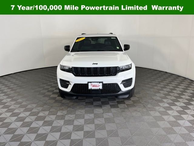 Used 2023 White/off-white Jeep Altitude X image 2