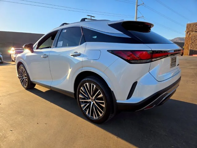 New 2026 Eminent White Pearl Lexus PREMIUM PLUS image 4