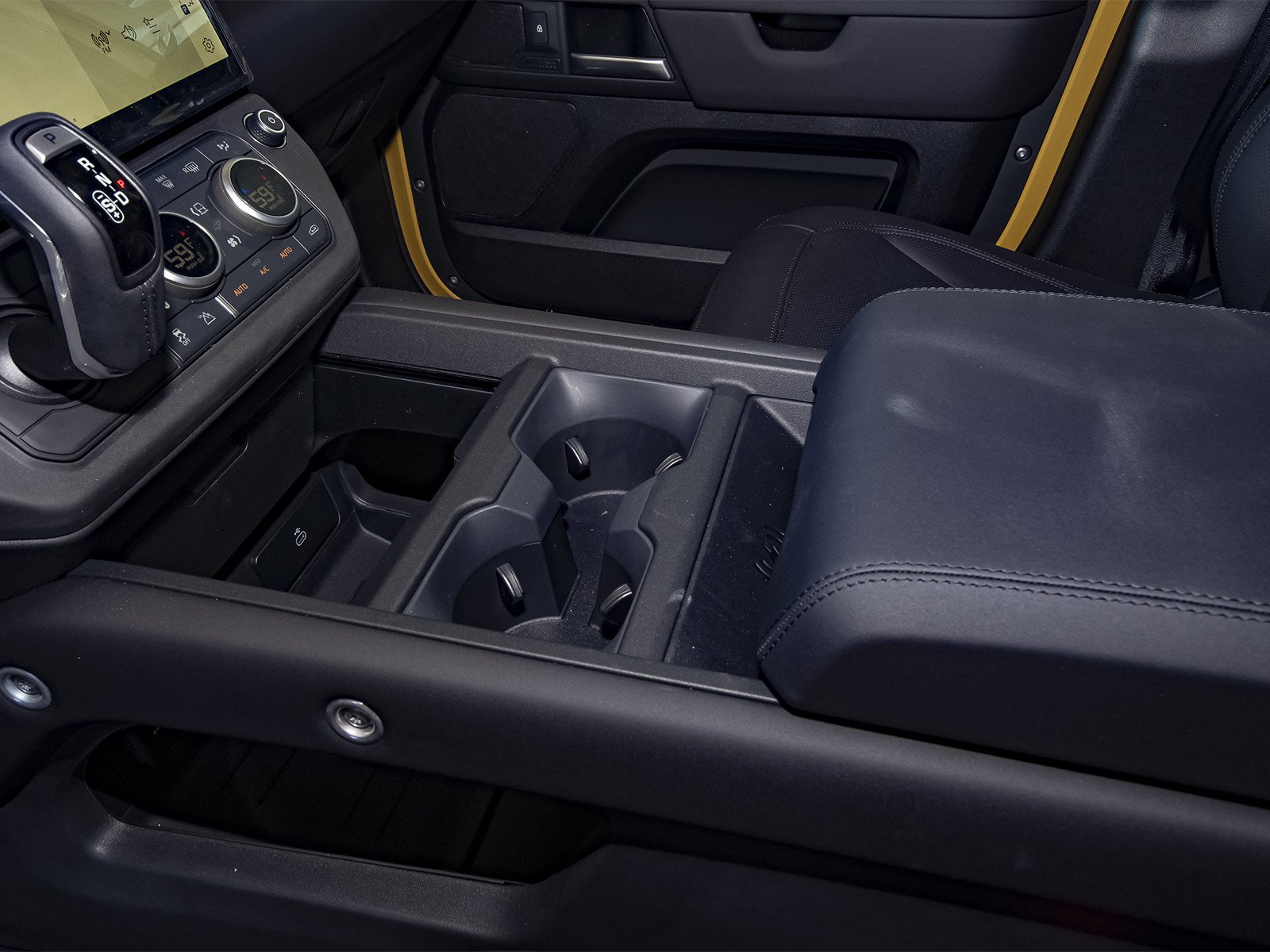 New 2026 Deep Sandglow Yellow Land Rover  image 31