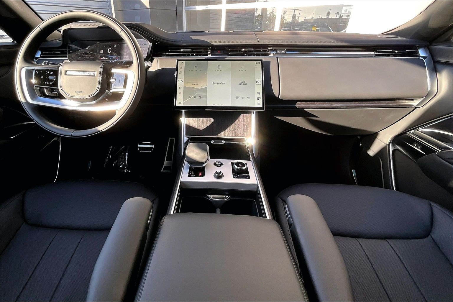 New 2027 Fuji White Land Rover SE image 5