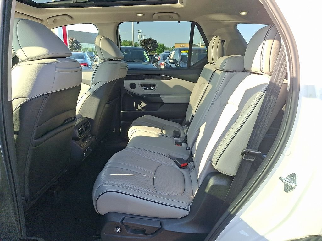 Used 2023 White Honda Elite image 10
