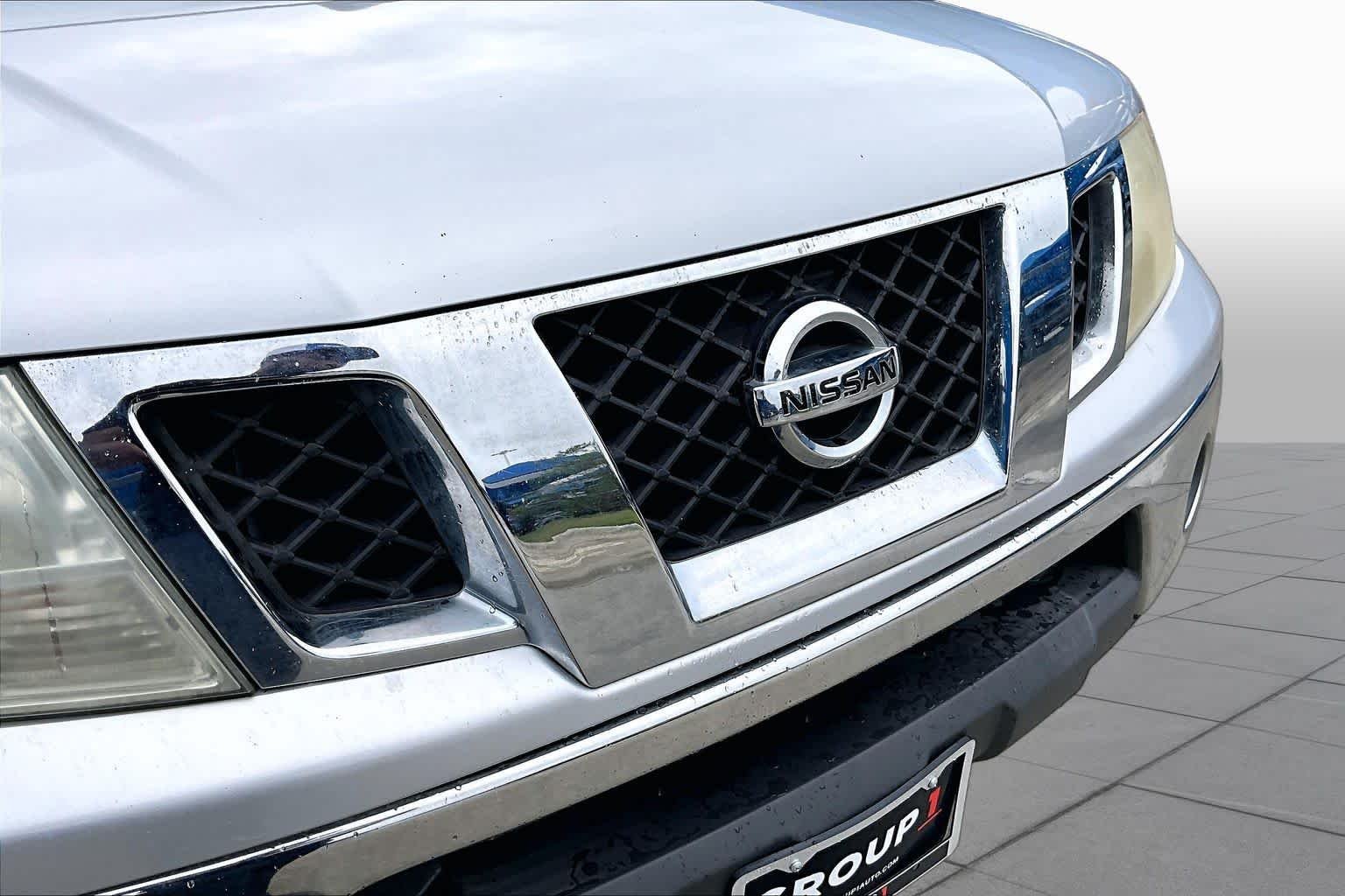 Used 2011 Radiant Silver Nissan SL image 26
