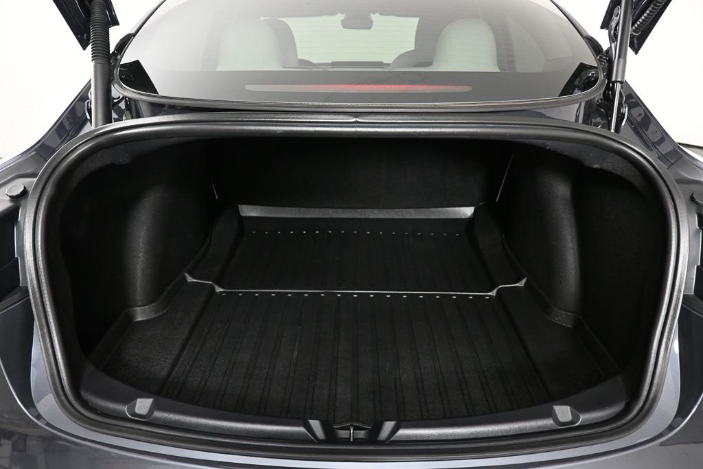 Used 2022  Tesla Performance image 25