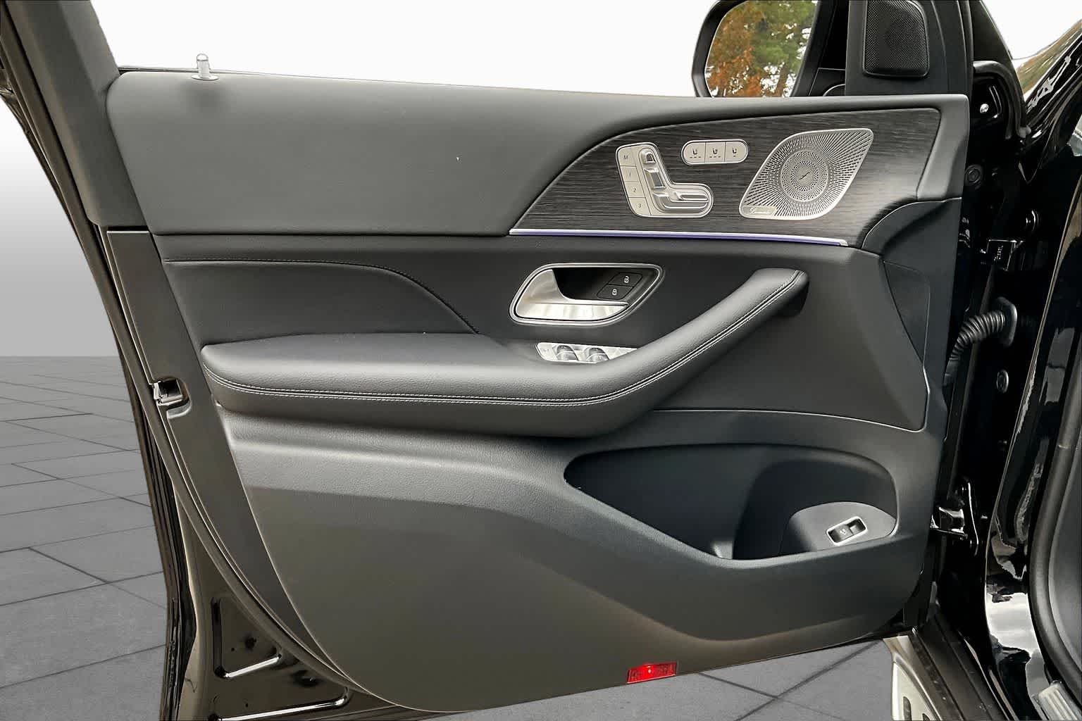 New 2026 040/Black Mercedes-Benz GLS 450 image 12