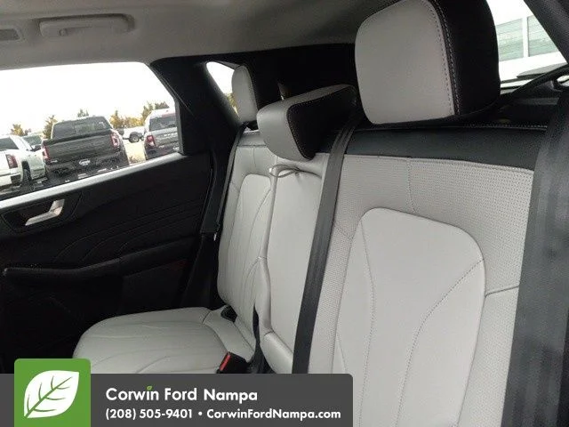 New 2025 Star White Metallic Tri-Coat Ford Base image 28