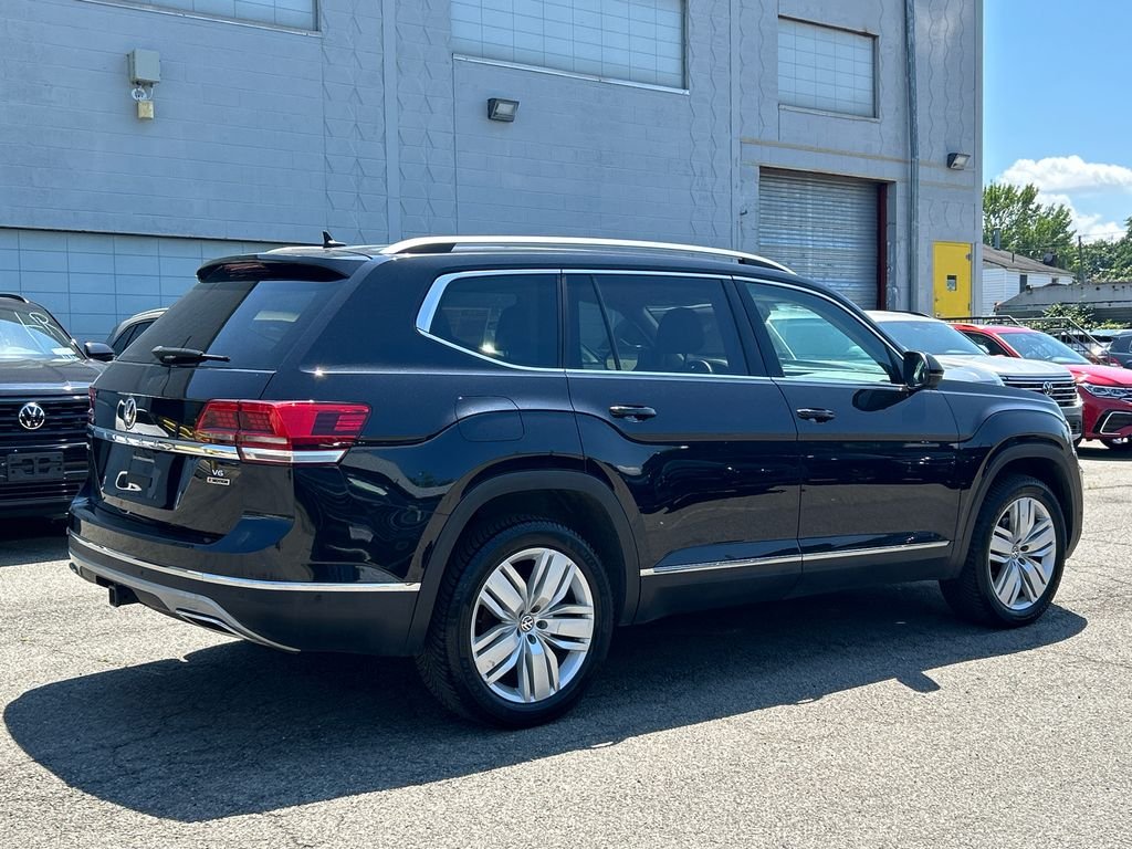 Used 2018 Black Volkswagen SEL Premium image 2