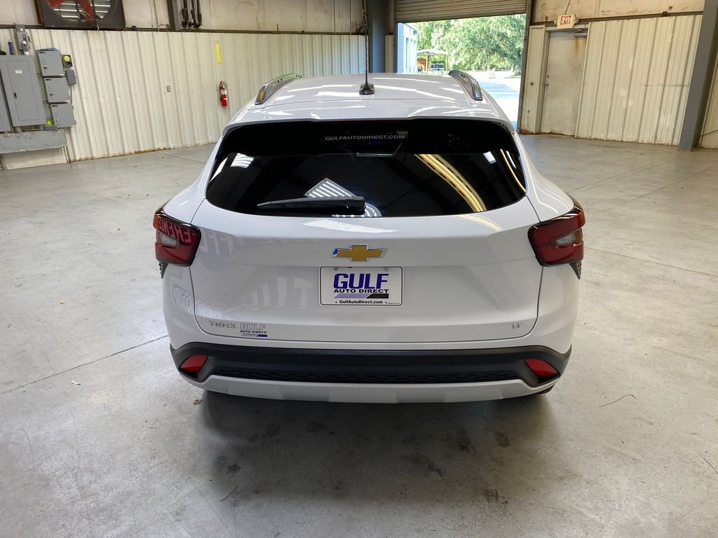 Used 2025 White Chevrolet LT image 7