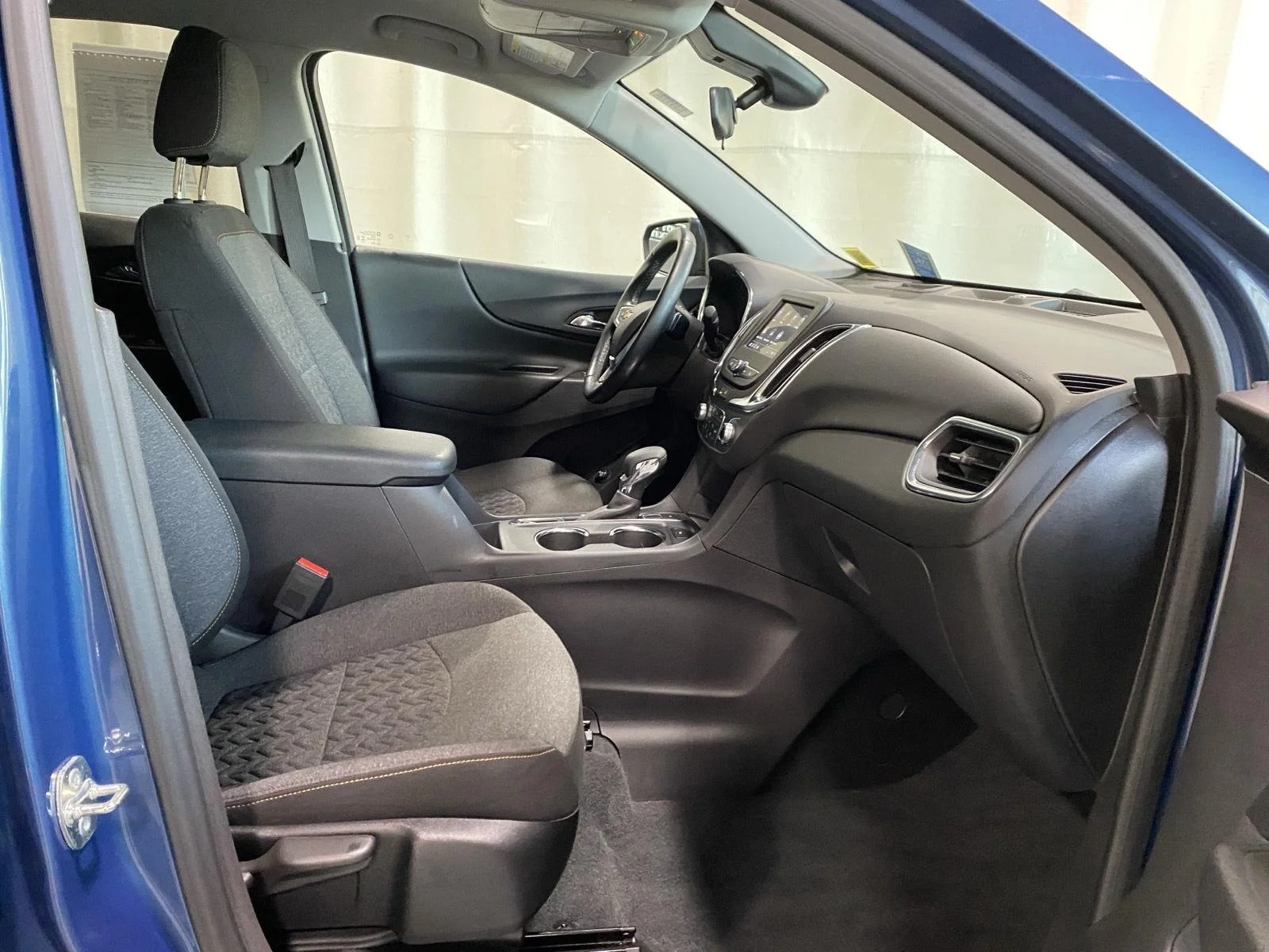 Used 2024 Lakeshore Blue Metallic Chevrolet LT image 11