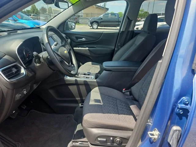 Used 2024 Lakeshore Blue Metallic Chevrolet LT image 9