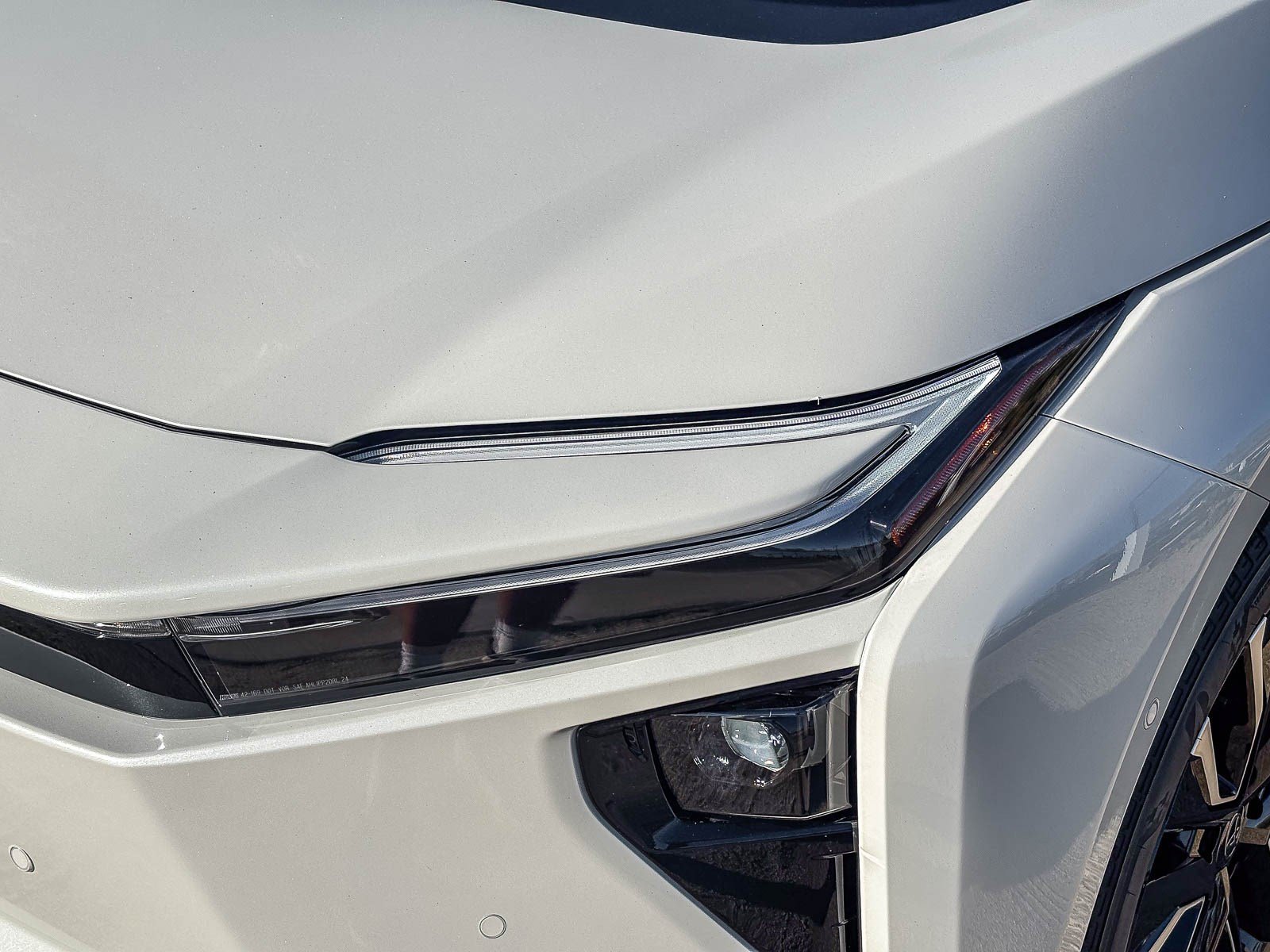 New 2026 Wind Chill Pearl with Midnight Black Metallic roof <sup>1</sup> Toyota  Limited image 8