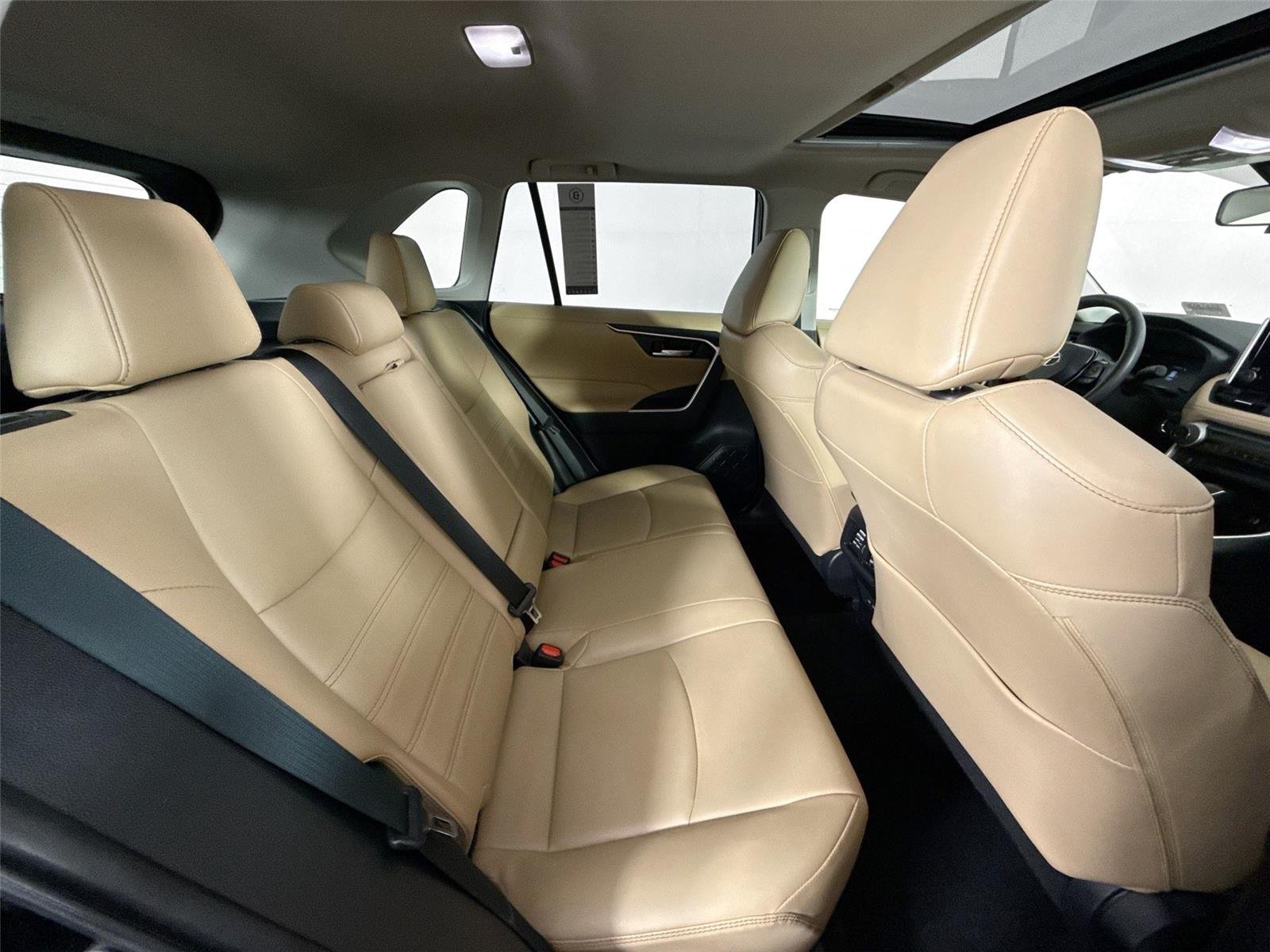 Used 2025 Midnight Black Metallic Toyota XLE Premium image 40